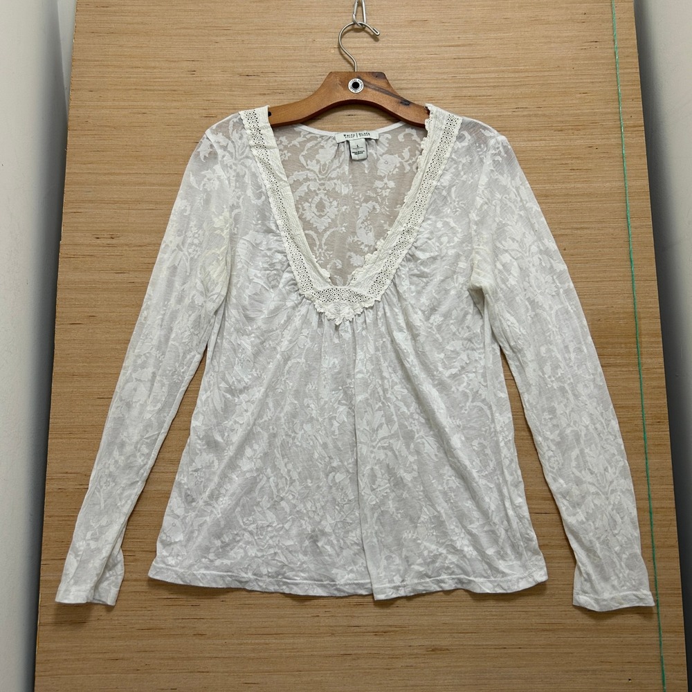 White House Black Market White Burnout Damask Lace Trim V-Neck Top Large USA